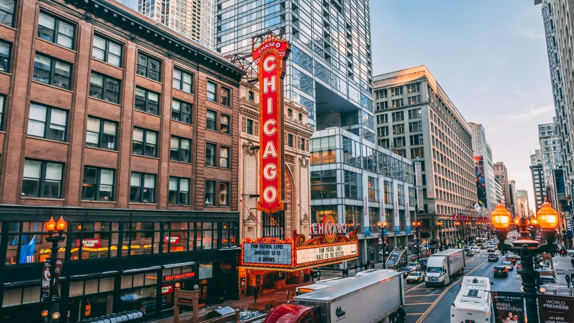 A bustling street in Chicago features the iconic Chicago Theatre with its bright sign and busy traffic below, creating a vibrant backdrop perfect for B2B online ventures.